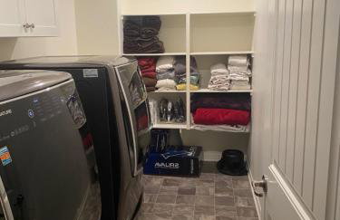 Elegant Retreat with Private Luxurious Gen Suite - Foto 20