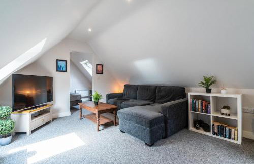 Beautiful new apartment with sheltered parking - Photo 1