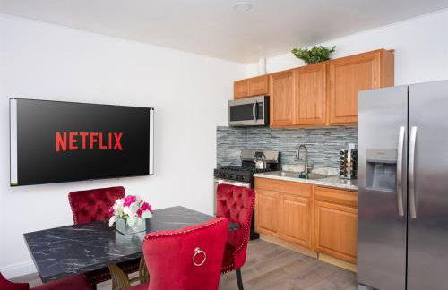 Big gated yard, Work play room, King bed - Foto 13