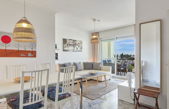 2 bedroom Apartment in Marbella with swimming pool and garden - Photo 3