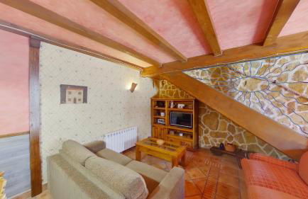 GREDOS RURALRUT cerca del CASTAÑAR de El Tiemblo, Reserva Natural VALLE DE IRUELAS, alojamiento acogedor con cabina hidromasaje, chimenea eléctrica, calefacción, wifi, cocina - Photo 25