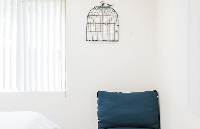 Charming Escape With Stylish Decor & Outdoor Space - Foto 4