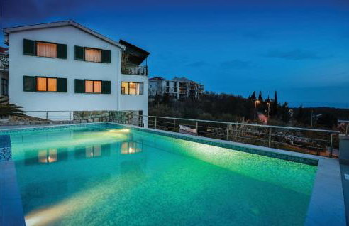 Two-Bedroom Apartment In Mravince - Photo 15