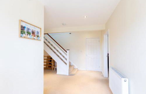 Grand 5BR Home in Market Harborough with Parking - Foto 15