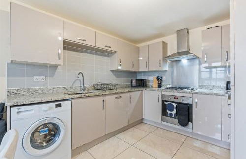 Spacious 4-Bed Home Near Cribbs & Bristol - Foto 12