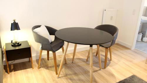 Moderne 1-Zimmer Wohnung mit Terasse, Küche, Bad mit Dusche, TV & WIFI - Foto 2