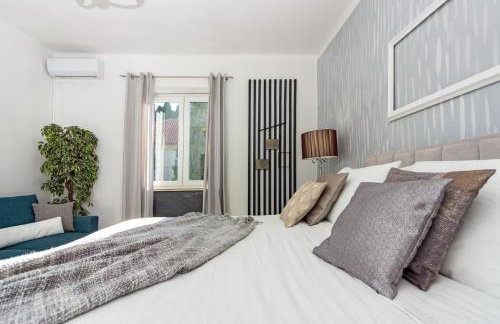 Spacious Apartment Center - Photo 26