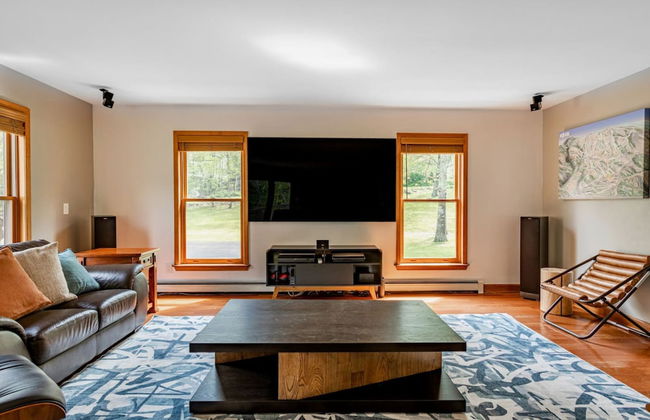 Family Fun Oasis Hot Tub Steam Room Pool Stream Firepit Games - Foto 4