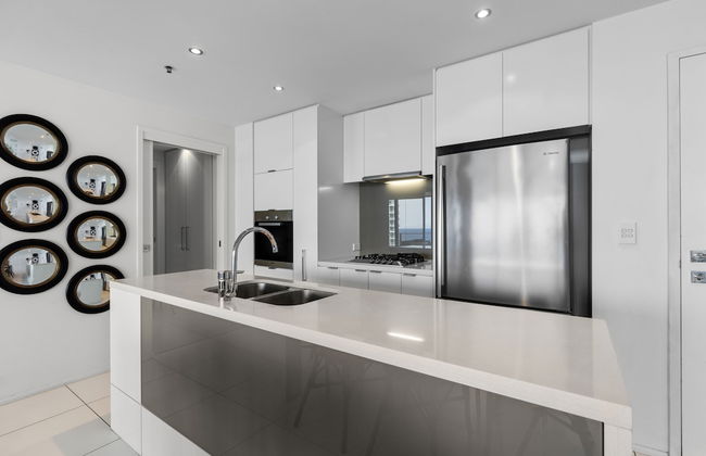 Ultra Broadbeach - Photo 41