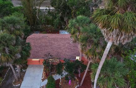 Sunny 3BR Oasis with Water View and Beach Gear Near Siesta - Foto 31