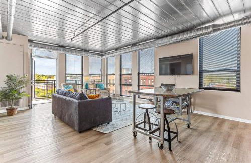 Downtown Ann Arbor 2 King Bed Balcony Apartment - Foto 9