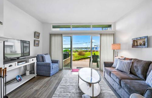 Ground Floor front 2 bed condo at Jacobs Landing - Foto 1