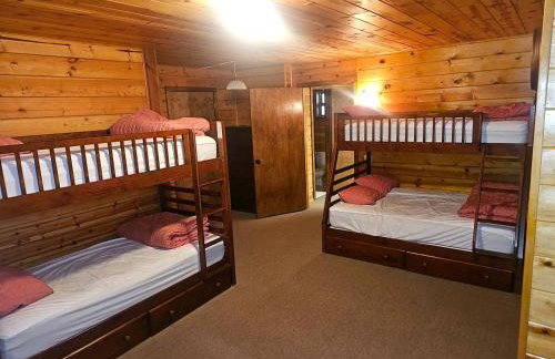 Peaceful Mountain Cabin with Private Lake and Game Room Near Long Barn, California - Foto 7