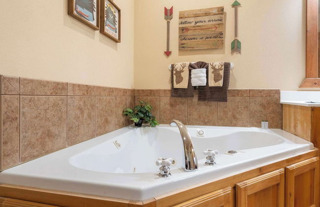 Simons Treetop Cabin 2 BDR in Popular Resort! - Photo 14