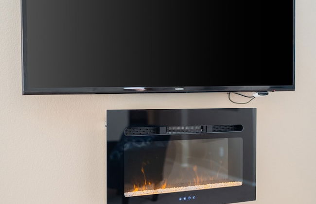 Cozy Hidden Gem - 3BR - 1Den w Backyard - Foto 18