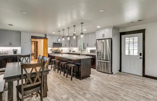 Backyard Oasis with Hot Tub and Views Weaverville Gem - Foto 4