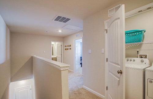 Pool Access and Beach Shuttle Millville Townhome! - Foto 16