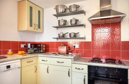 Drake Cottage with Hot tub - Photo 12