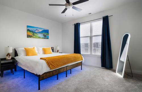 Sunrise Glow Spacious 2BR 2BA 2 King Beds Gym WFH - Foto 9