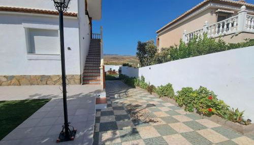 Magnificent villa: 2 private pools, BBQ, garden & parking. 13 per. In Padul - Foto 5