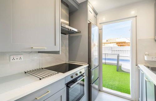 Luxury Villa - Large Private Pool - Cabo Roig Strip - Foto 10