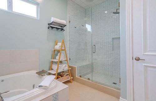 Regal 4 bed with hot tub close to Universal sleeps 15 - Foto 22