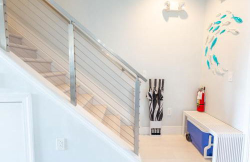 Beach House Getaway - 2 & 2-5 Villa - OS Slip-Ramp-Pkg - Photo 12