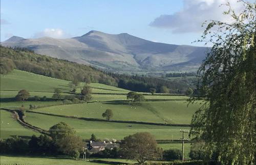 Cosy Arts & Crafts Cottage with stunning views - Photo 27