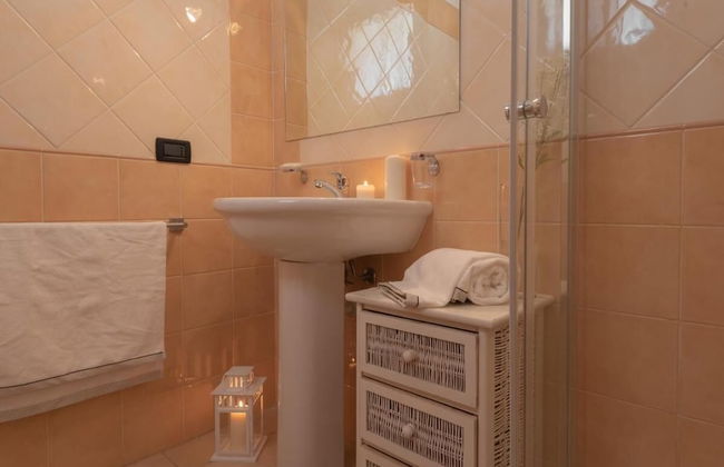 Stylish Residence Le Fontane 1 Bedroom Apartment Sleeps 3 Persons - Photo 15