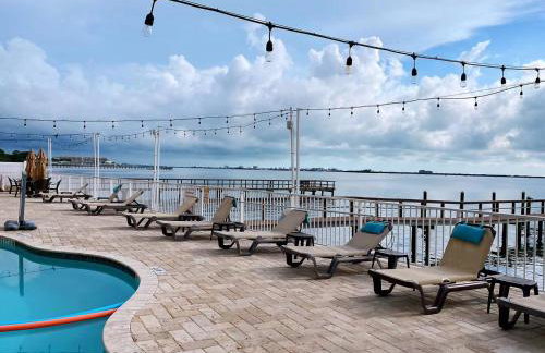 Condo in Waterfront Resort with Balcony Close to Beaches Free Bikes - Photo 1