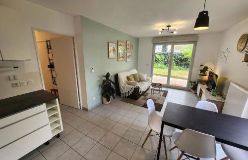 Appt 2 chambres au calme - jardin privé - Metro D, Eurexpo, Groupama Stadium - Foto 9