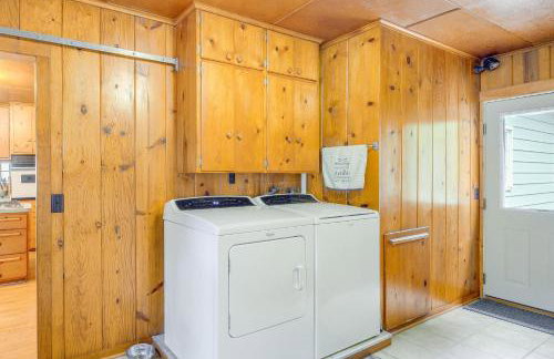 Rapid City Cottage with Patio Near Beach Access! - Foto 22