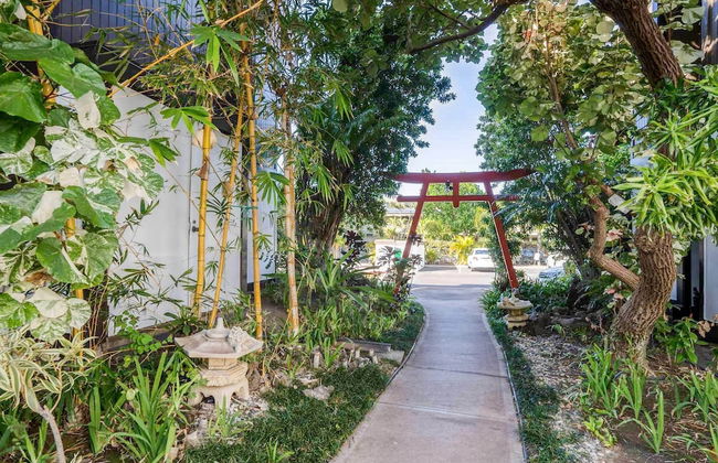 Tropical & Serene Garden Vistas - Photo 19