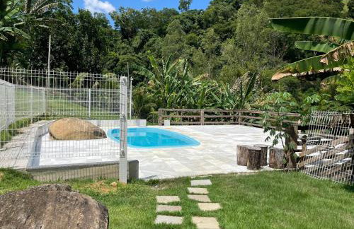 Chalés São João - a 500m da Cachoeira de Bom Jardim - com piscina - Foto 6