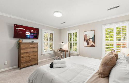 HotTub, FirePit, Basketball, 15 Min To Sedgefield - Photo 43