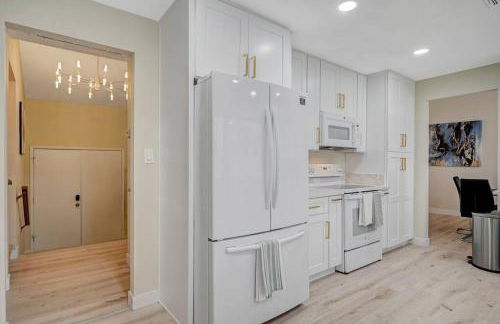 New Poolside Paradise in Vegas with BBQ and Games - Foto 6