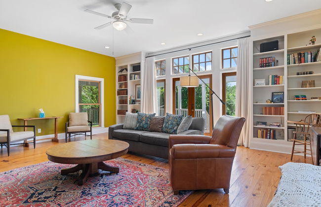 Beautiful Home on a Quiet Lot, Sleeps 14, Treehouse & Game Room! - Foto 16