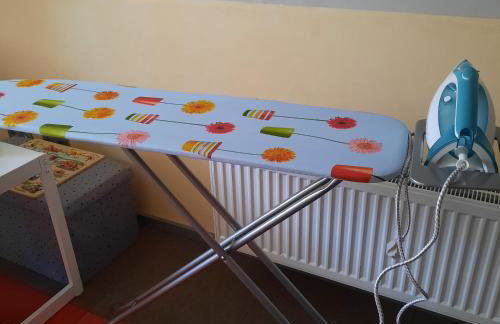 Farbenfrohe Dachgeschoßwohnung - Foto 18