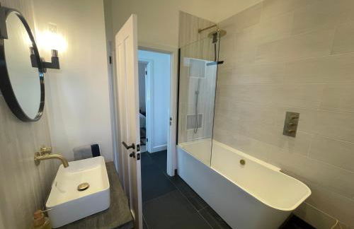 Renovated Barn with Pond View - Foto 13