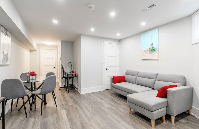 GLOBALSTAY Modern Basement In DT Toronto - Photo 1