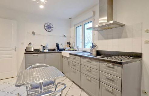 Cozy Home In Quettehou With Wifi - Foto 8