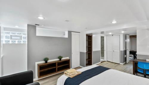 Beautiful 3BR 2BA Colonial House by CozySuites - Foto 4