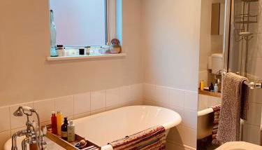 Stunning Home, Garden, Parking & Close Train Stations - Foto 5