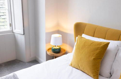 JOIVY Iconic Cockburn Street 4 Bedroom Apartment: Heart of Old Town - Foto 42