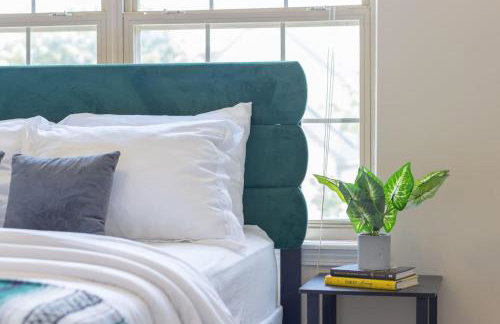 Quiet Suburban Home with Art Deco Flair - Foto 10