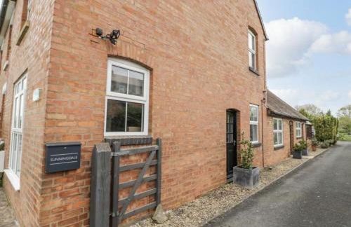 Lovely Comfortable 3 Bed Home, Worcester - Photo 24