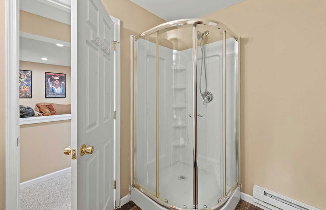 Alpine Serenity by Avantstay Beach + Lake Access Theater, Deck, Playroom - Foto 37