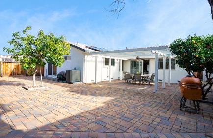 Grand Lux 4BR Prime Location & Serene Yard - Foto 5