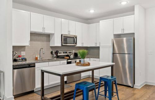 Trendy 1BR Apt with King Bed Pool Gym and Close to Beach - Foto 6