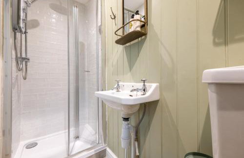 Beautiful 2 Bedroom Cottage in the Cotswolds - Photo 2